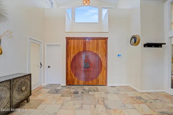 a view of entryway with a door