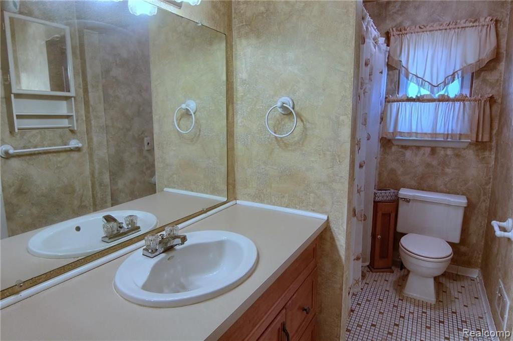 29241 Hayes Road, Unit 13 Warren, MI 48088 - Photo 17 of 22