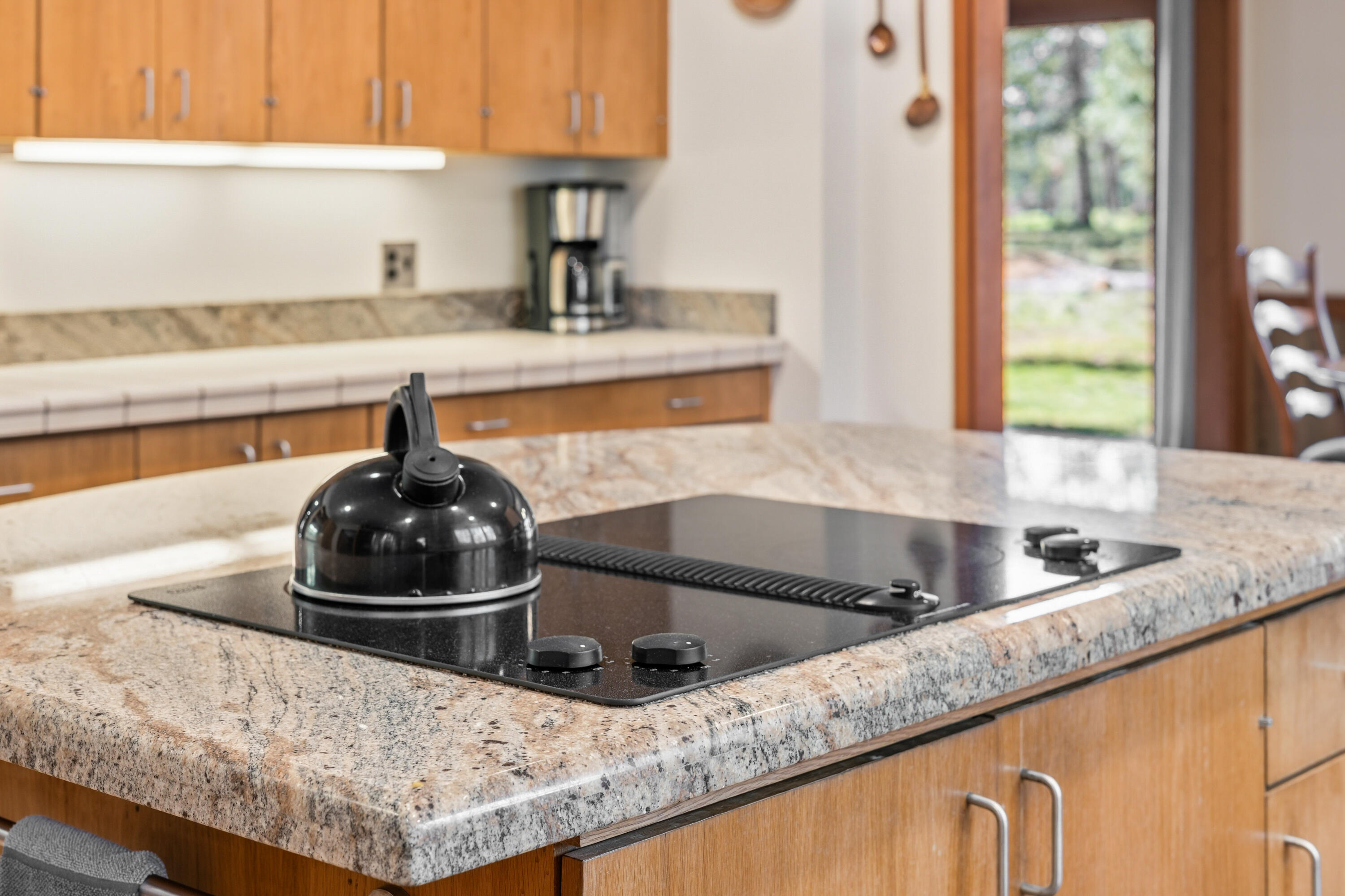 17866 Grouse Lane, Unit 3 Sunriver, OR 97707 - Photo 18 of 61 a kitchen with granite countertop a sink and a stove