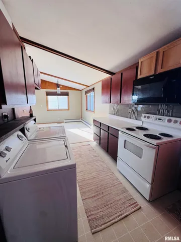 $164,500 | 10810 East 1000th Street, Macomb, IL 61455