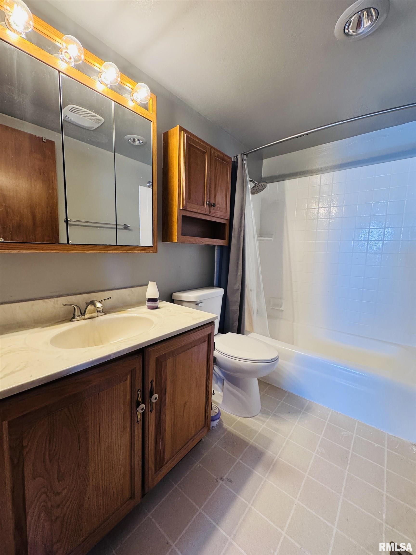 10810 East 1000th Street Macomb, IL 61455 - Photo 19 of 28