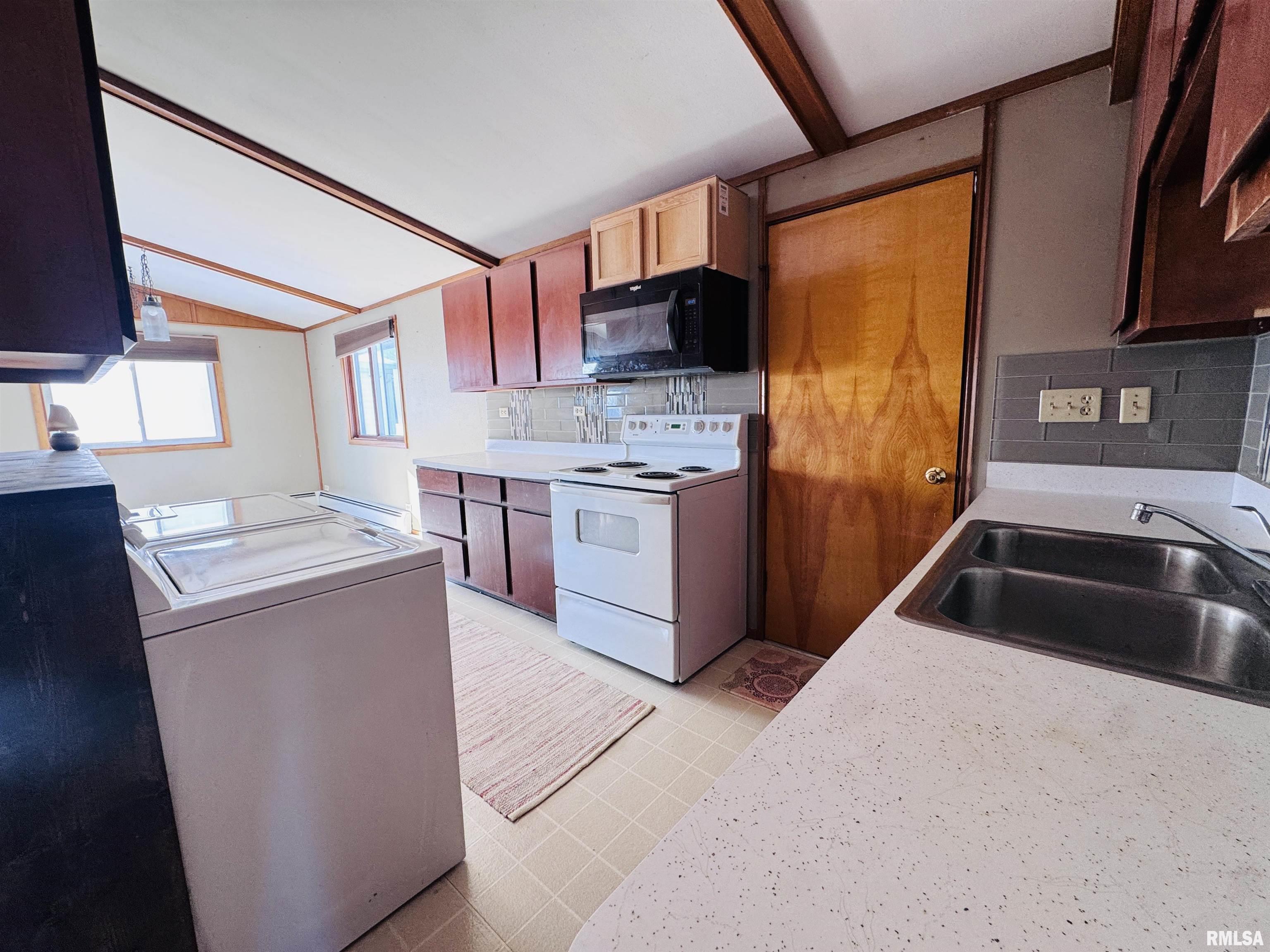 10810 East 1000th Street Macomb, IL 61455 - Photo 26 of 28