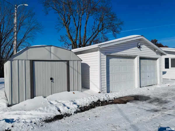 $159,500 | 10810 East 1000th Street, Macomb, IL 61455