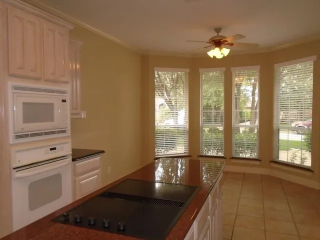 a view of an entryway with a livingroom