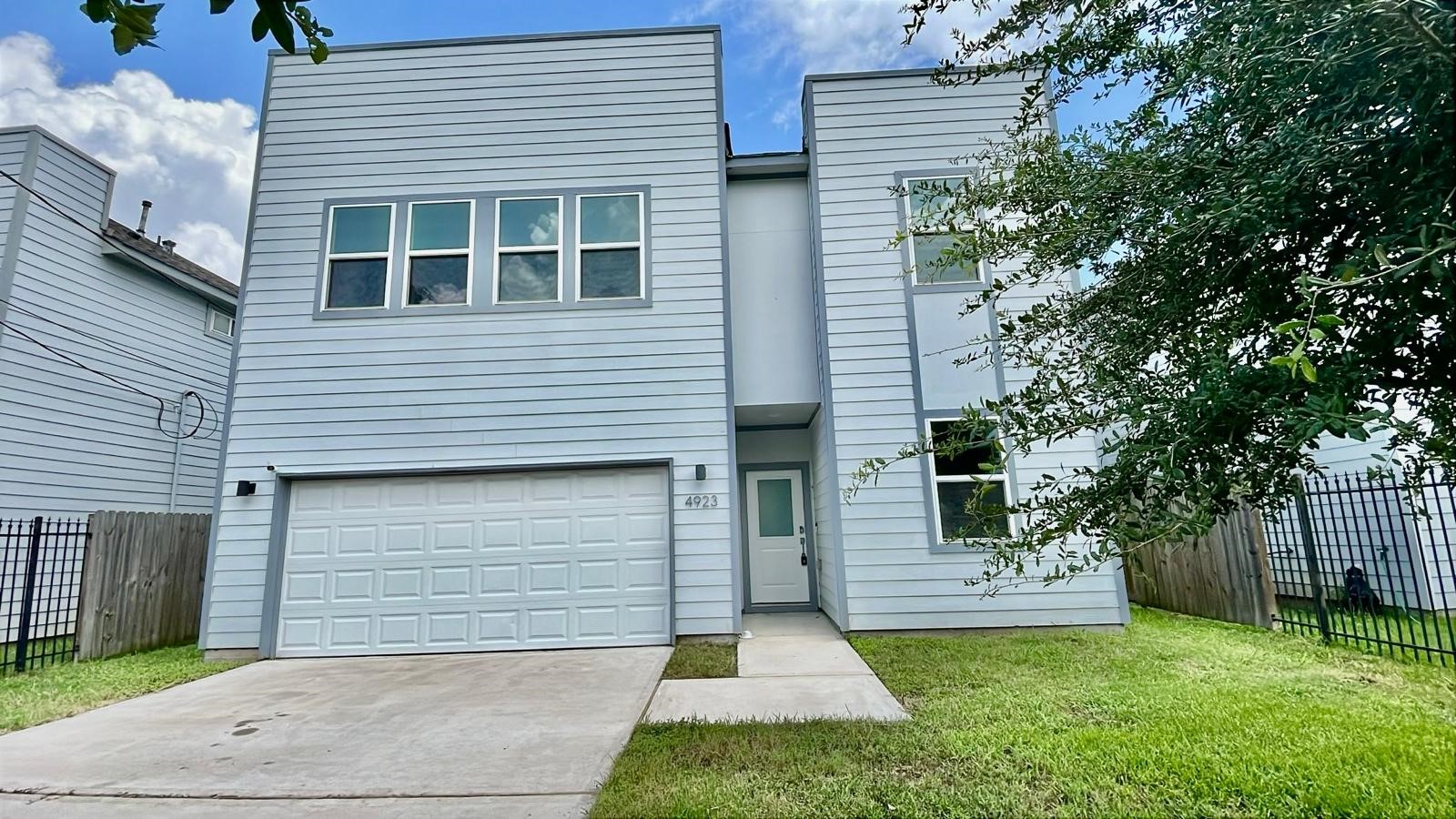 4923 Higgins Street Houston, TX 77033 - Photo 2 of 32