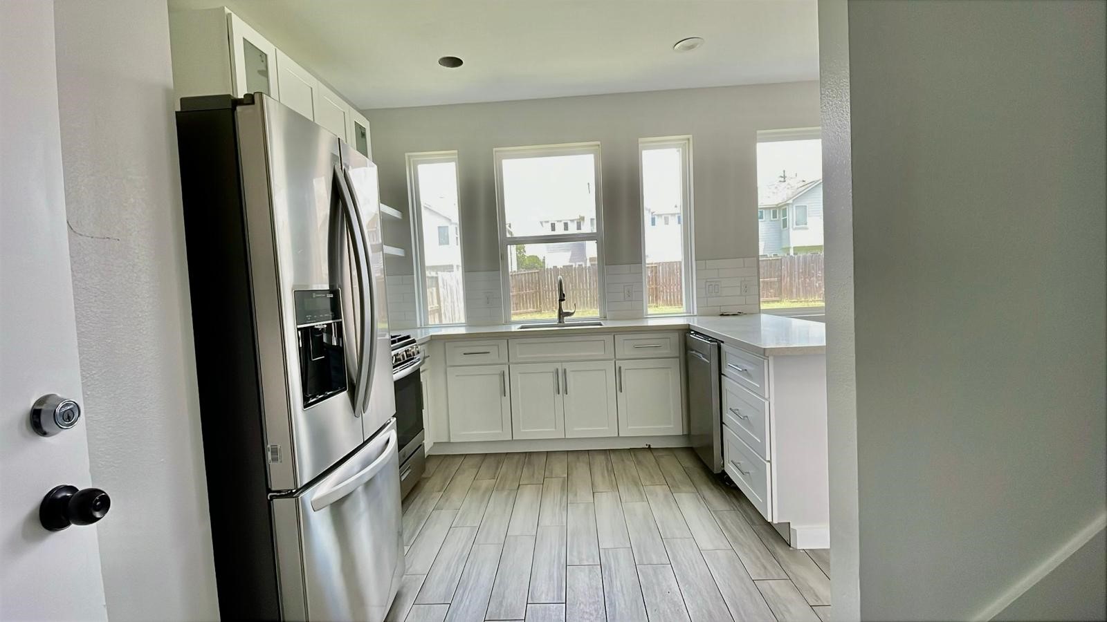 4923 Higgins Street Houston, TX 77033 - Photo 7 of 32