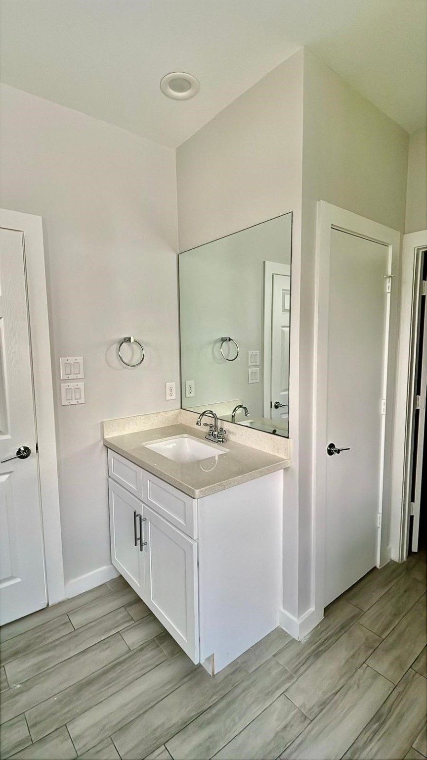 4923 Higgins Street Houston, TX 77033 - Photo 9 of 32