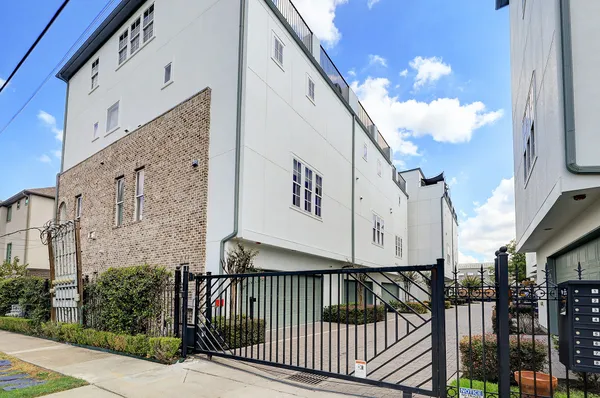a view of a entrance with building