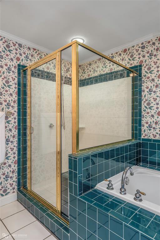 701 Palmetto Road Benton, LA 71006 - Photo 15 of 28 a bathroom with a tub and a shower