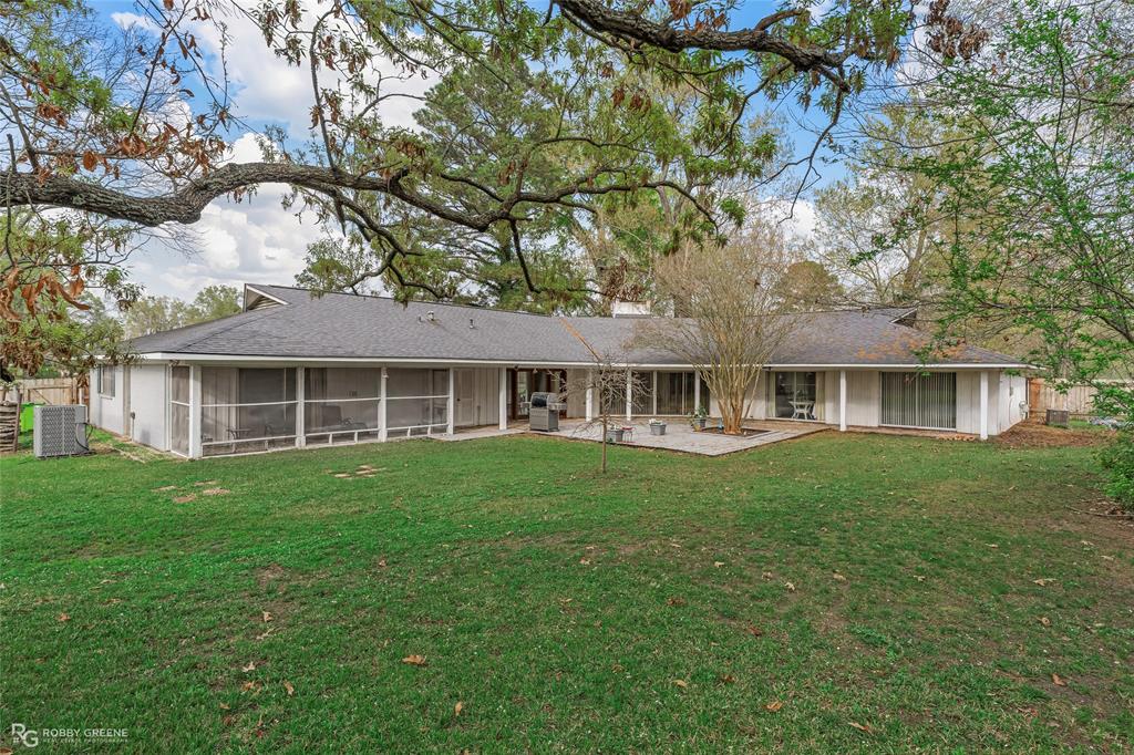 701 Palmetto Road Benton, LA 71006 - Photo 23 of 28 a front view of a house with a garden