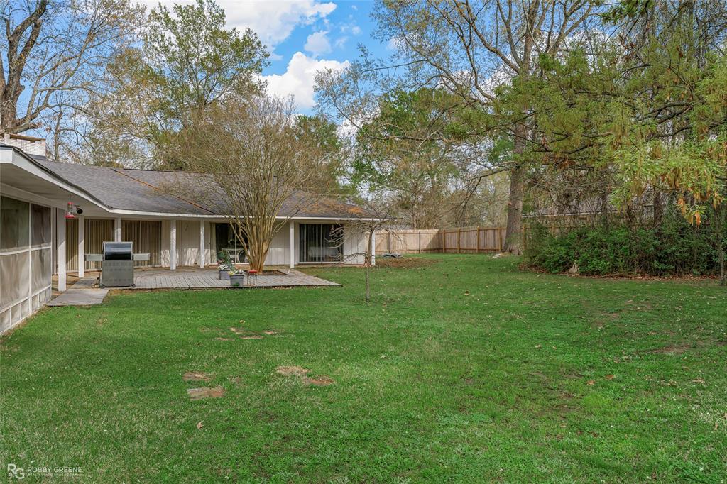 701 Palmetto Road Benton, LA 71006 - Photo 3 of 28 a front view of a house with yard patio and green space