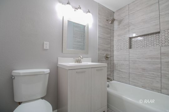 420 Lenore Street Ridgecrest, CA 93555 - Photo 13 of 29 a bathroom with a toilet sink and shower