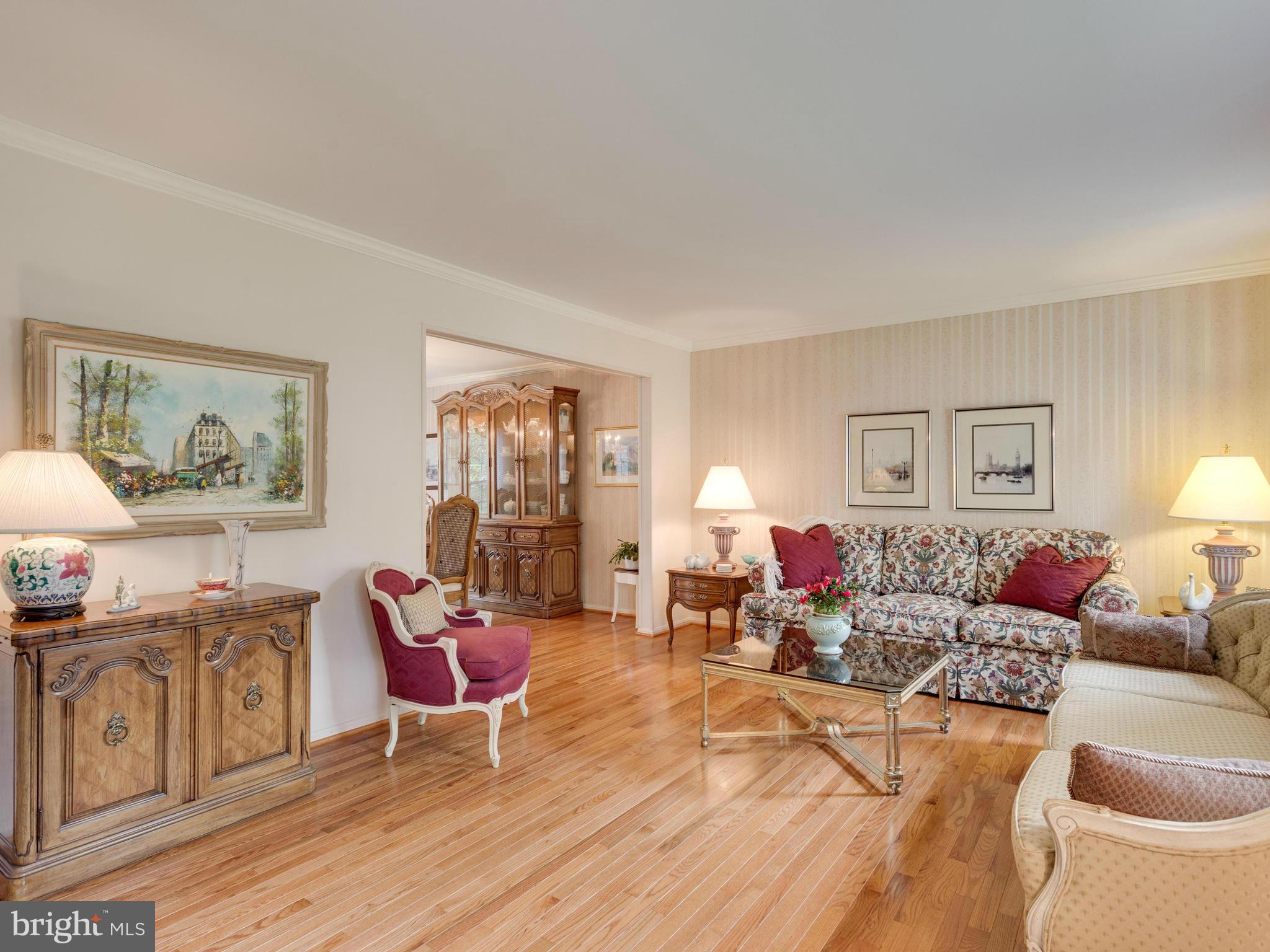 9915 Natick Road Burke, VA 22015 - Photo 3 of 30 Living Room