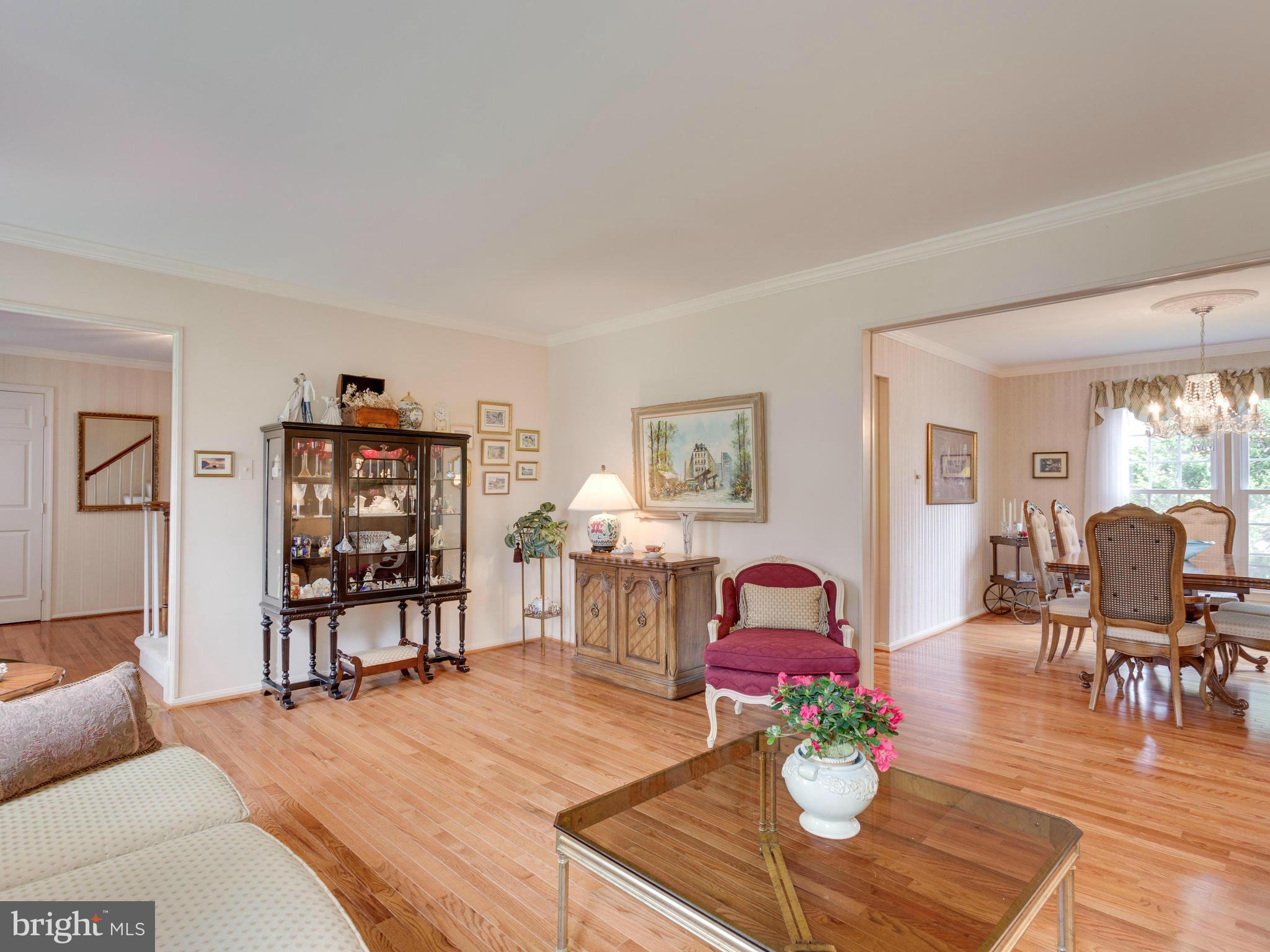 9915 Natick Road Burke, VA 22015 - Photo 4 of 30 Living Room