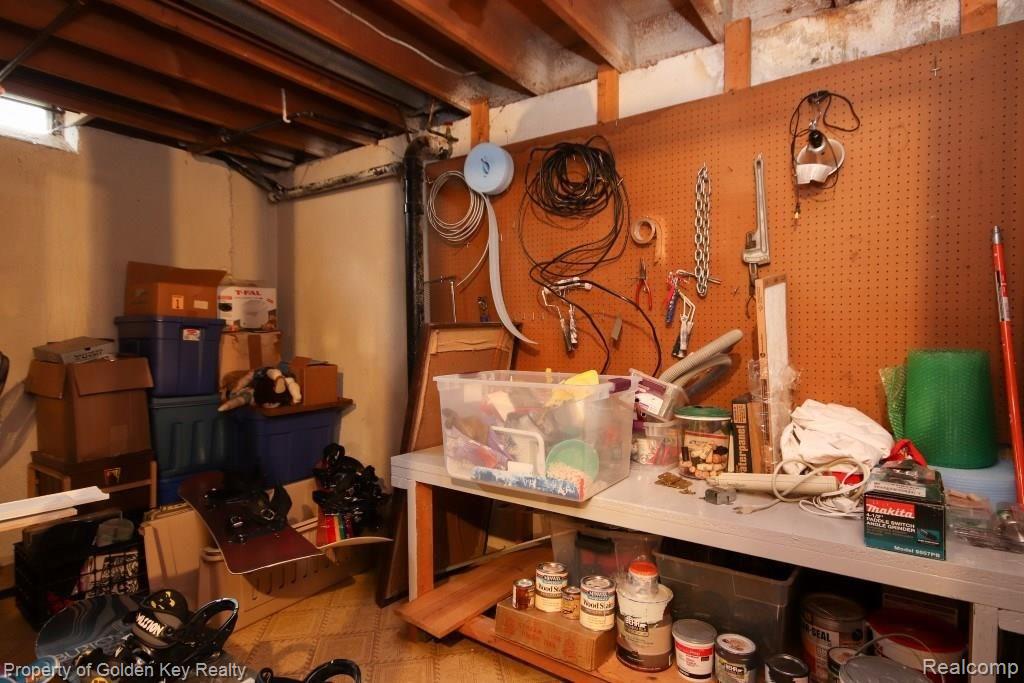 18634 Gill Road Livonia, MI 48152 - Photo 43 of 43 IMG_1501 (Custom).jpg