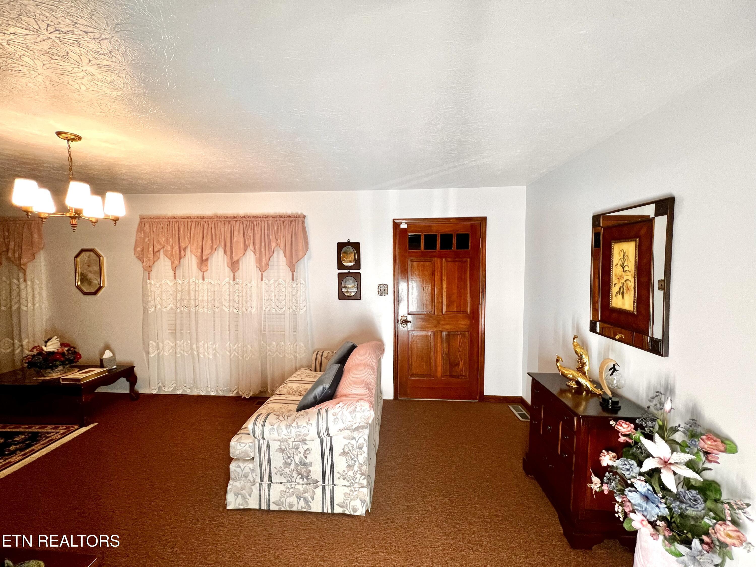3347 Back Valley Road Speedwell, TN 37870 - Photo 35 of 56 Living Room