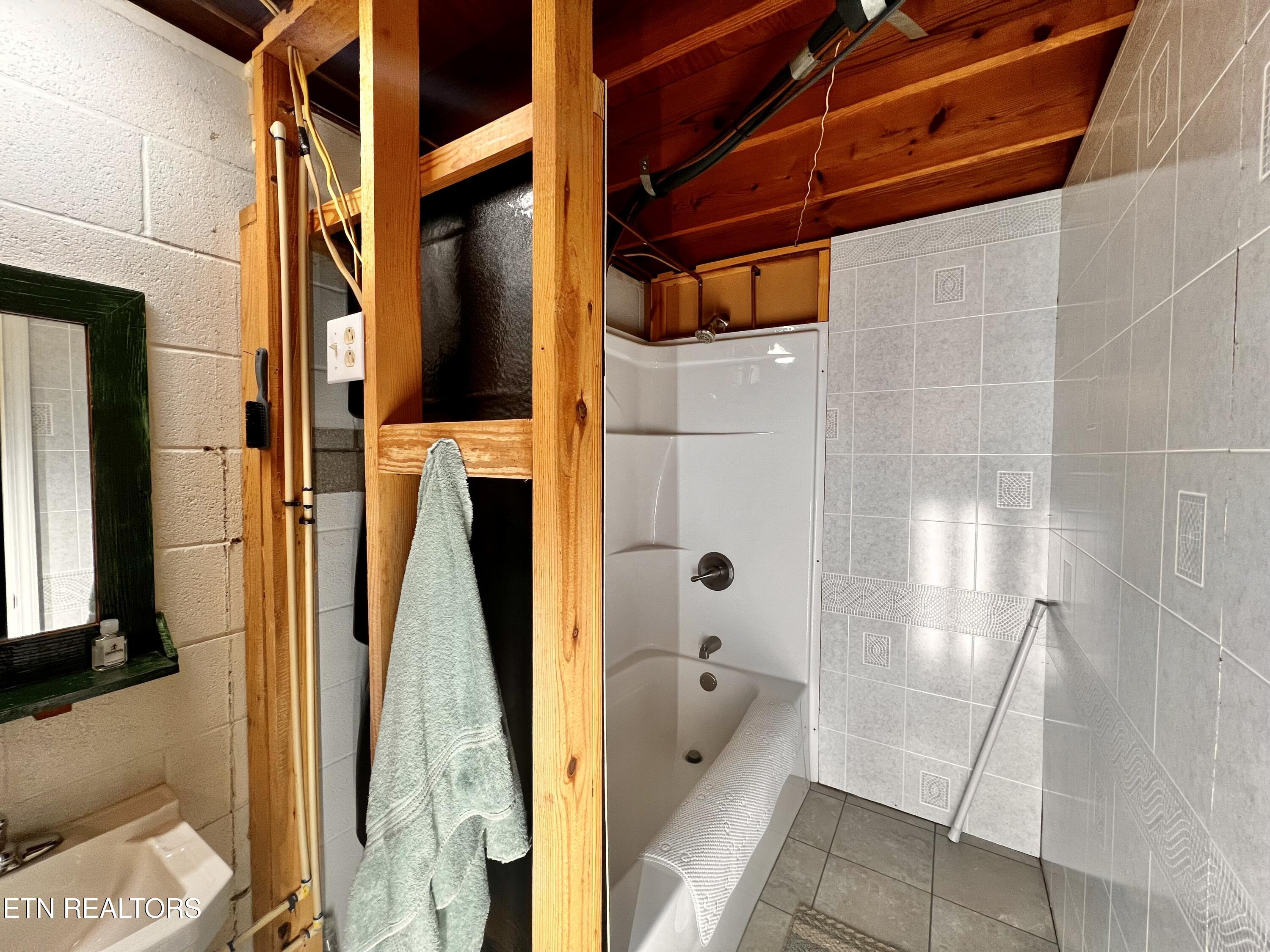 3347 Back Valley Road Speedwell, TN 37870 - Photo 47 of 56 Downstairs Bathroom