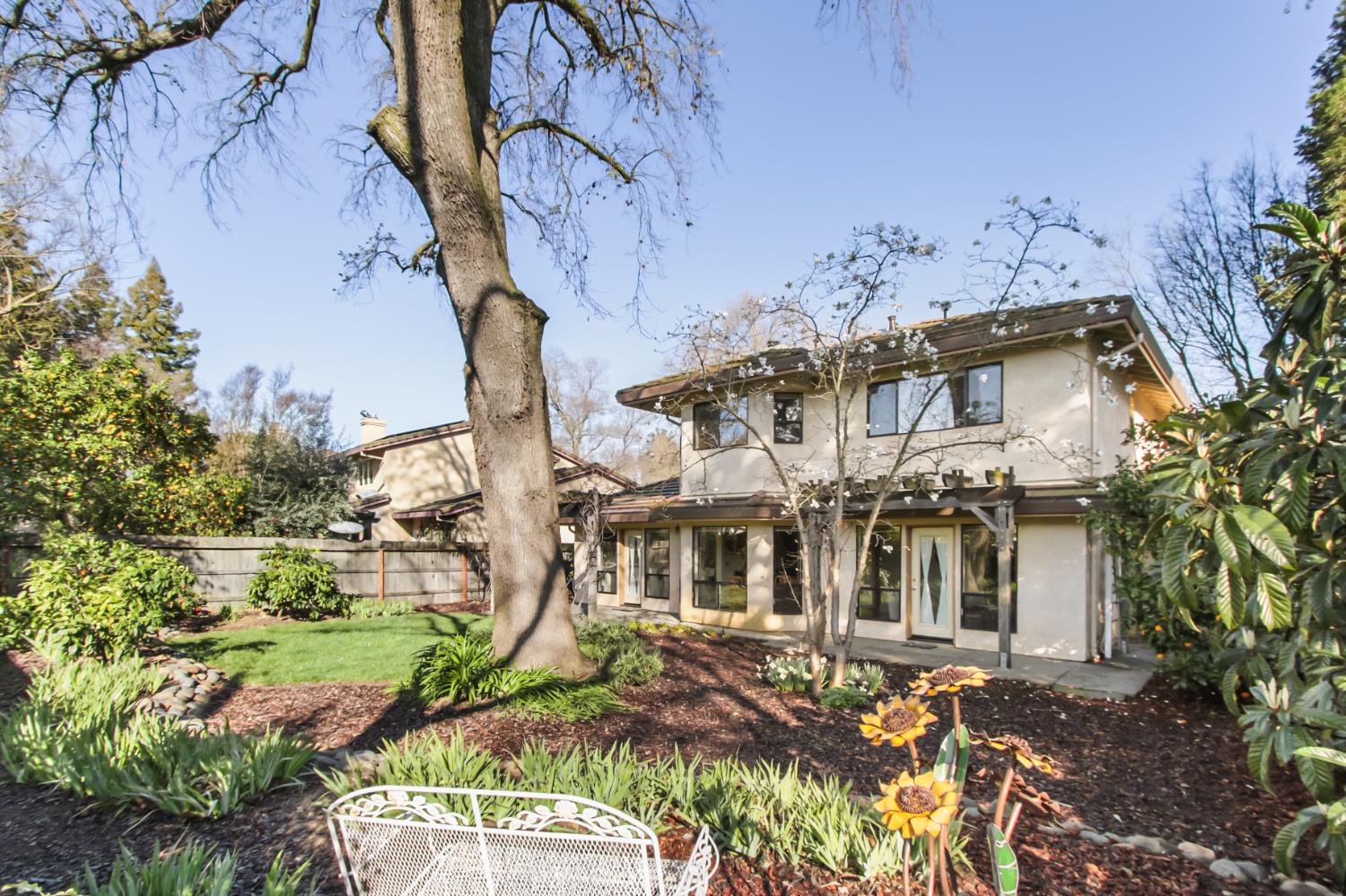 2216 Bryce Lane Davis, CA 95616 - Photo 39 of 53 a view of a large building with large tree