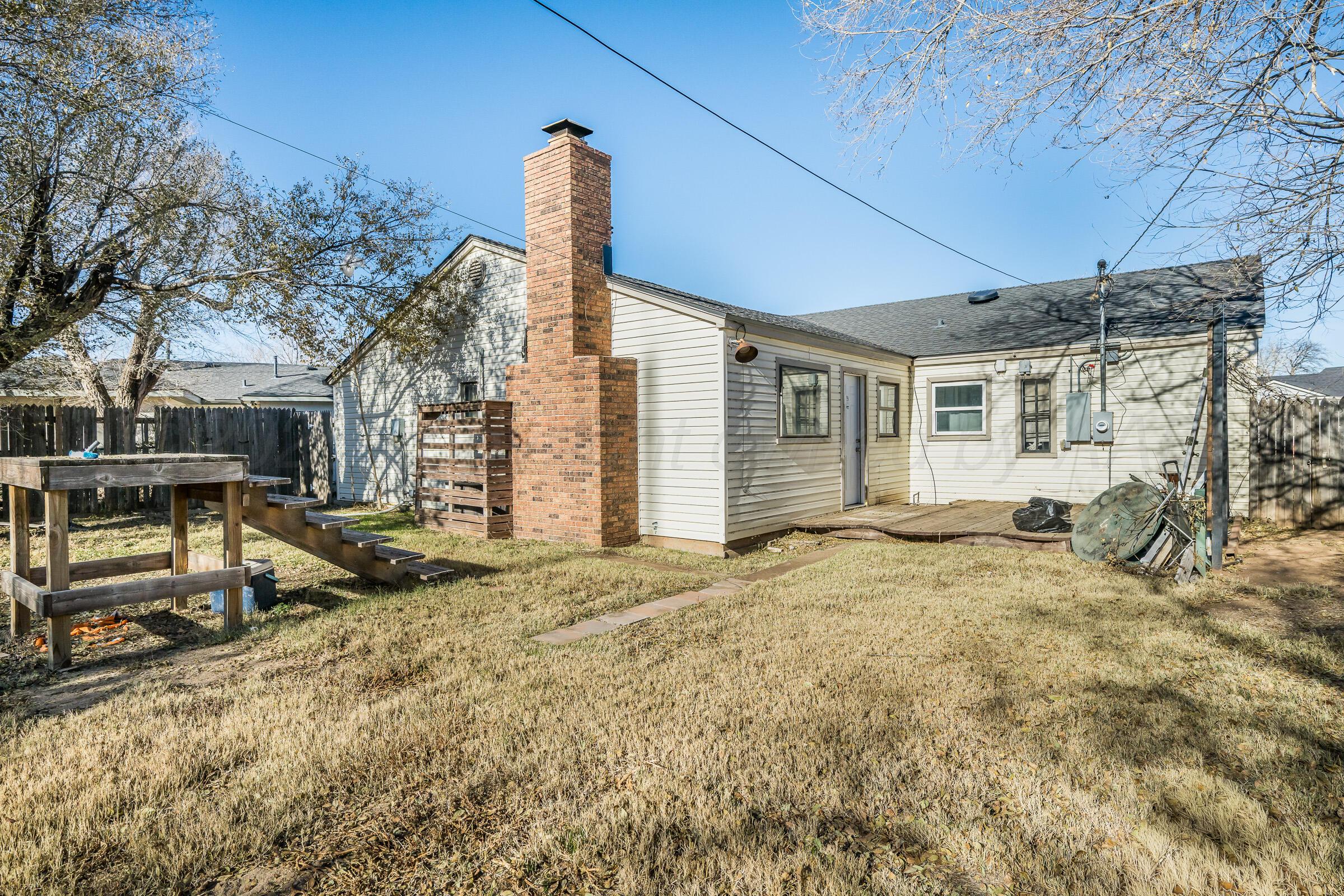 4929 Southwest 16th Avenue Amarillo, TX 79106 - Photo 4 of 19 a view of a house with backyard