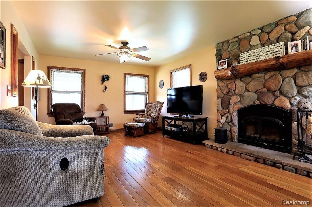 951 Savage Road Belleville, MI 48111 - Photo 15 of 50 s18.jpeg