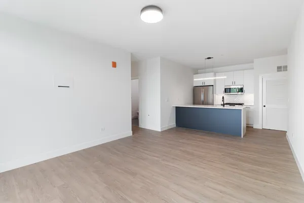 $3,875 | 3140 North Clybourn Avenue, Unit 304, Chicago, IL 60618