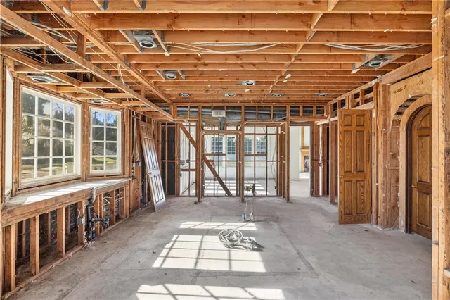 $8,500,000 | 9 Leesbury Court, Newport Beach, CA 92660