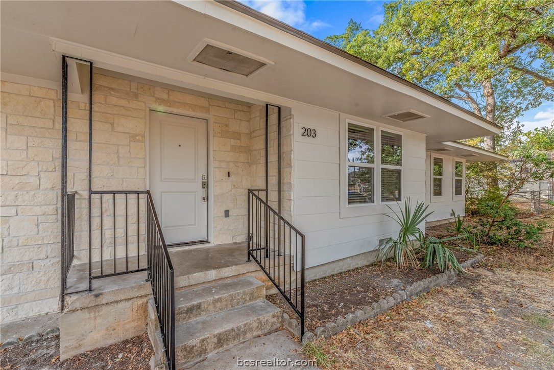203 Dunn Street Bryan, TX 77801 - Photo 1 of 23 Gallery Image 1