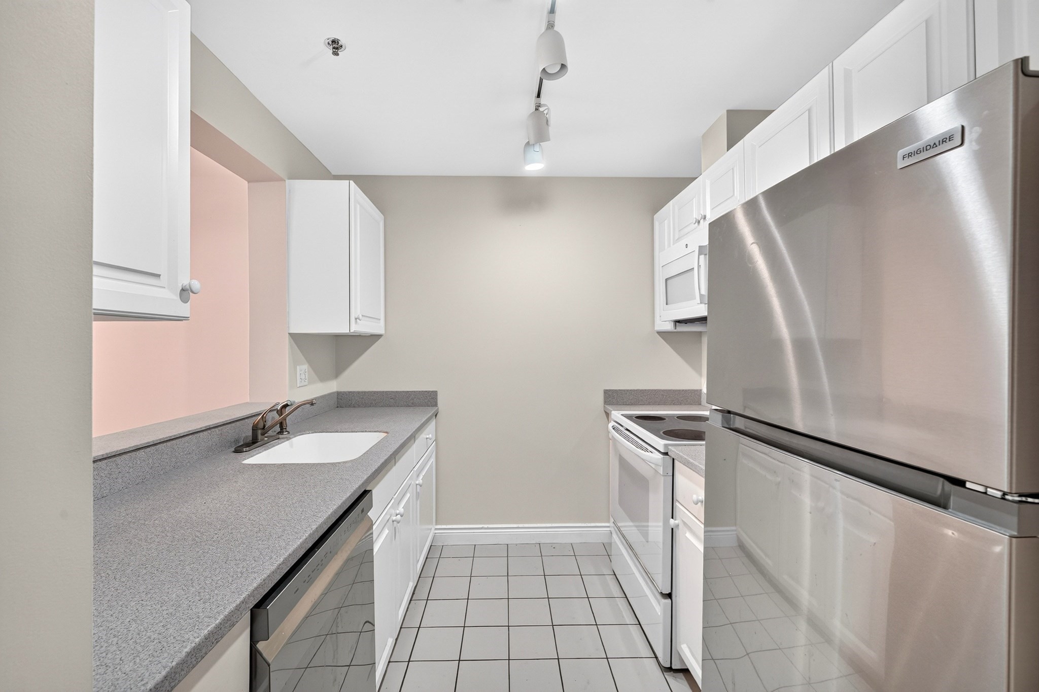 4 Charlesgate East, Unit 4402 Boston, MA 02215 - Photo 7 of 18 Gallery Image 7
