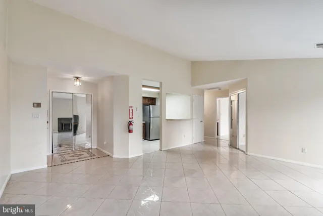 a view of a big room with closet and windows