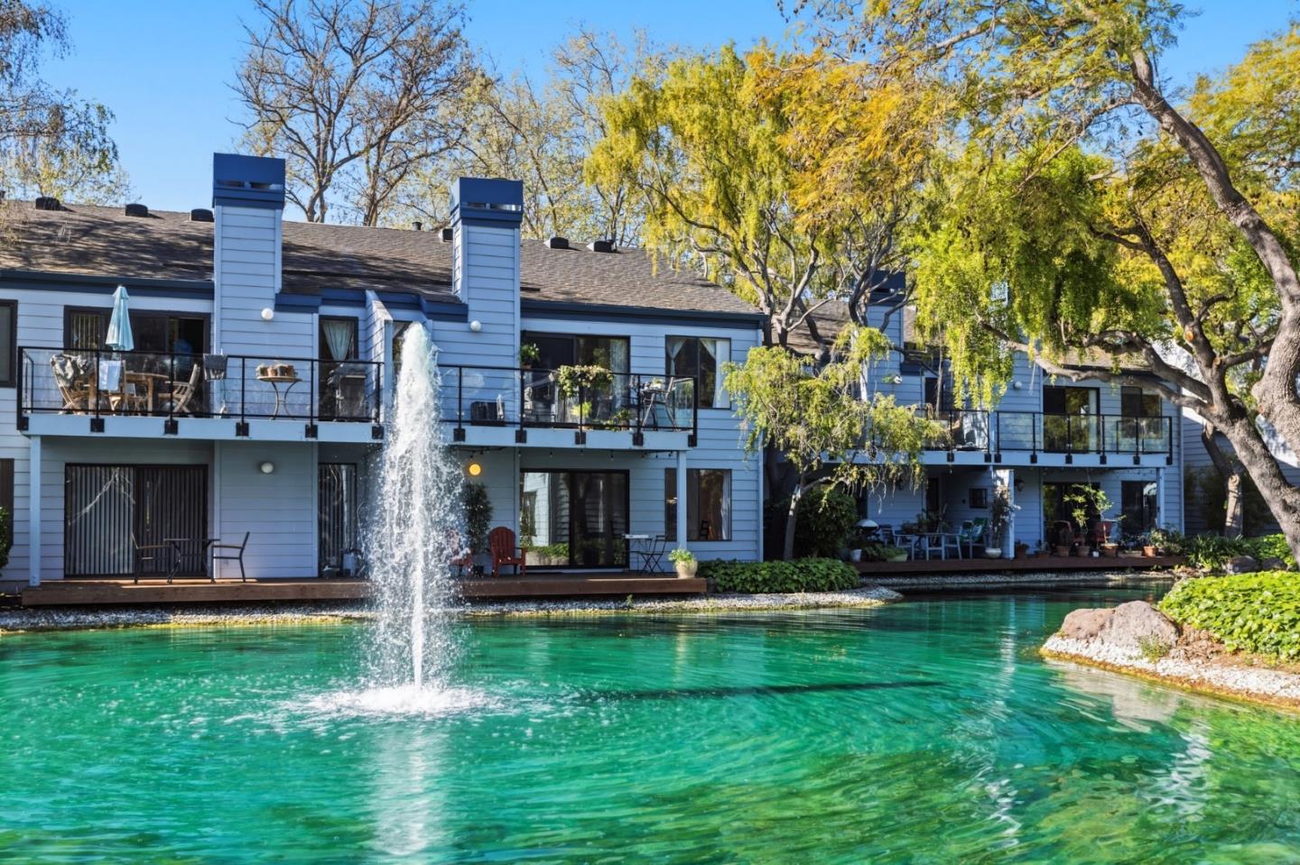 905 West Middlefield Road, Unit 975 Mountain View, CA 94043 - Photo 2 of 43