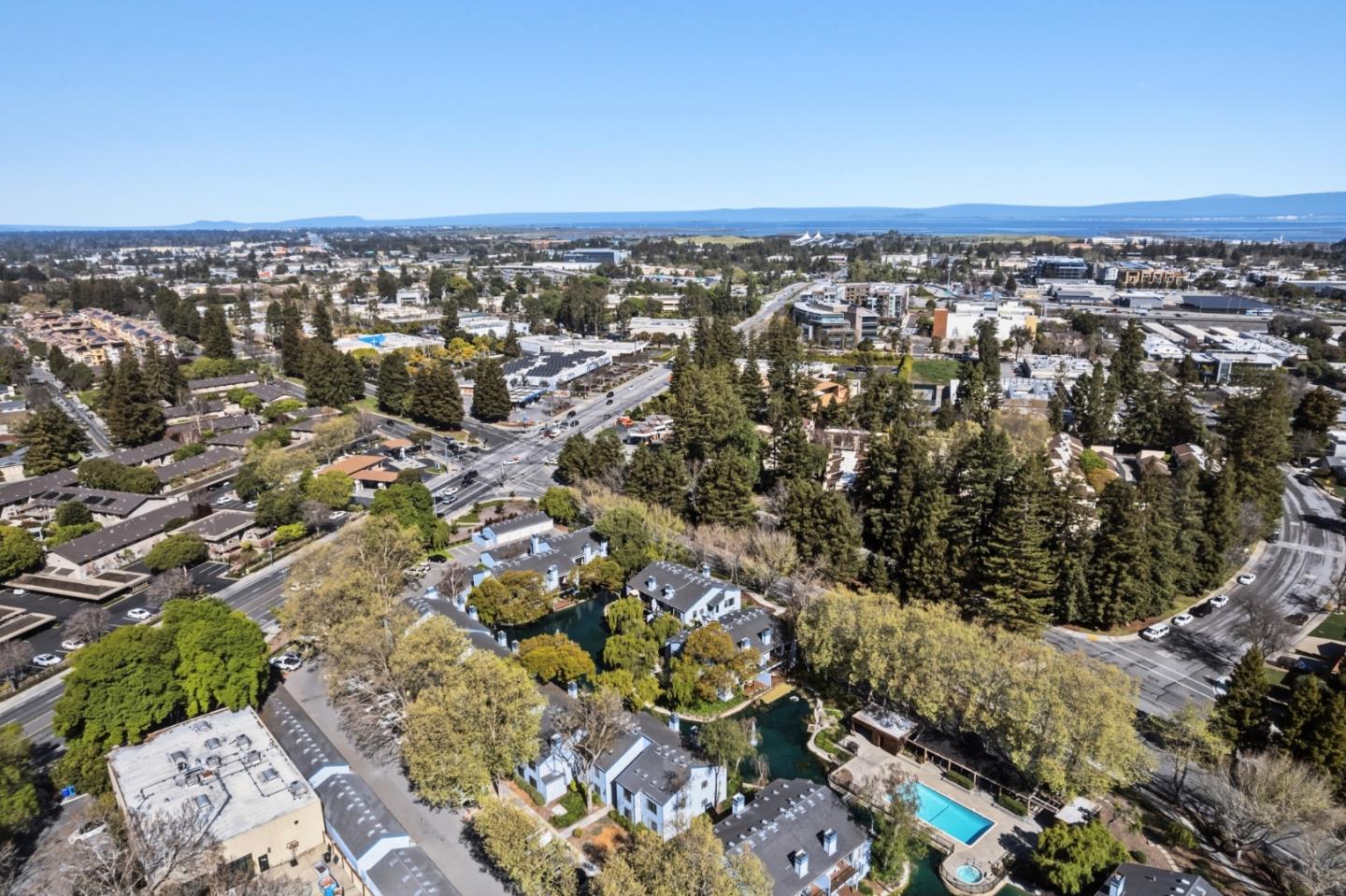 905 West Middlefield Road, Unit 975 Mountain View, CA 94043 - Photo 38 of 43