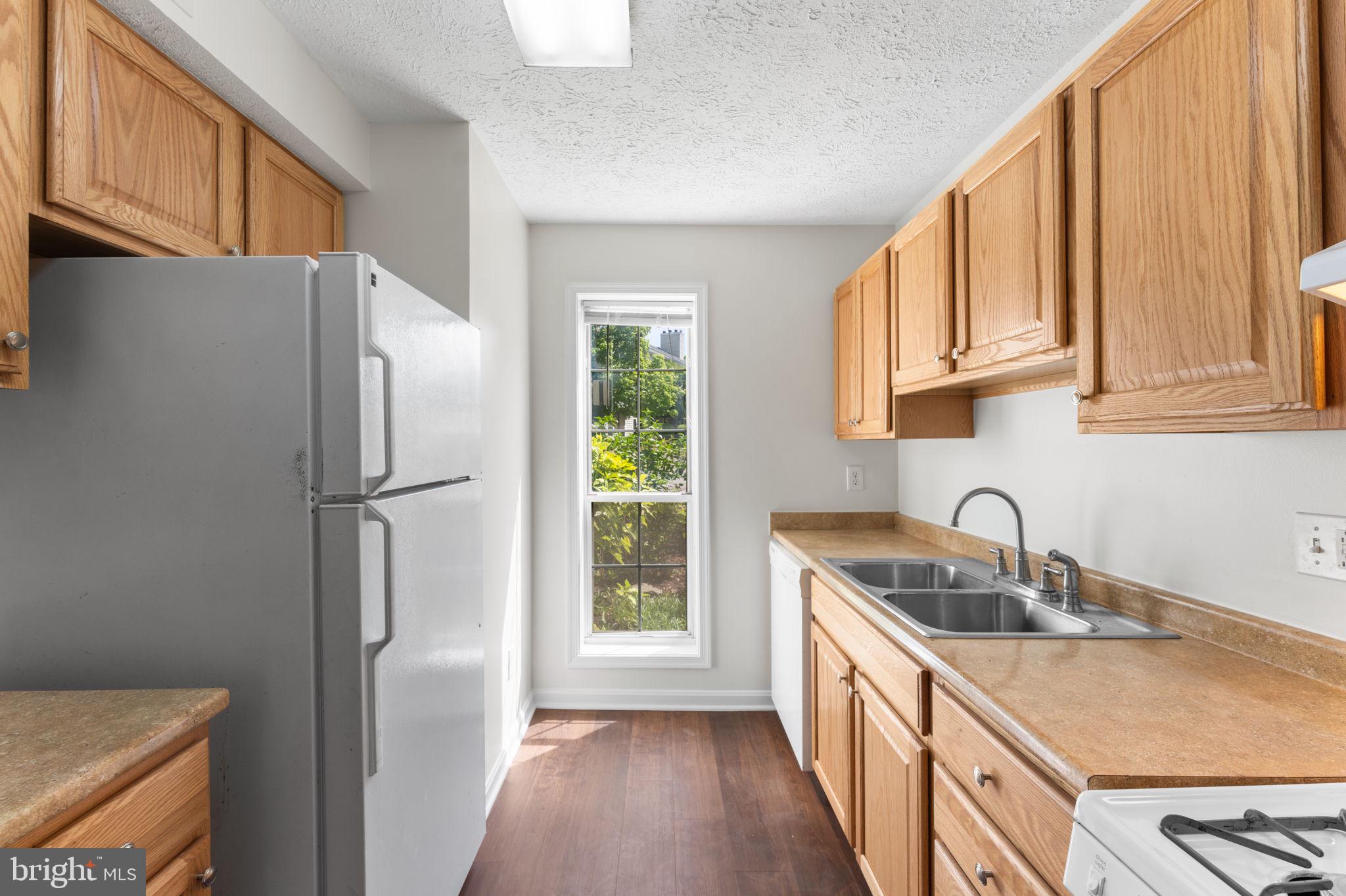 10013 Oakton Terrace Road Oakton, VA 22124 - Photo 11 of 52 Kitchen