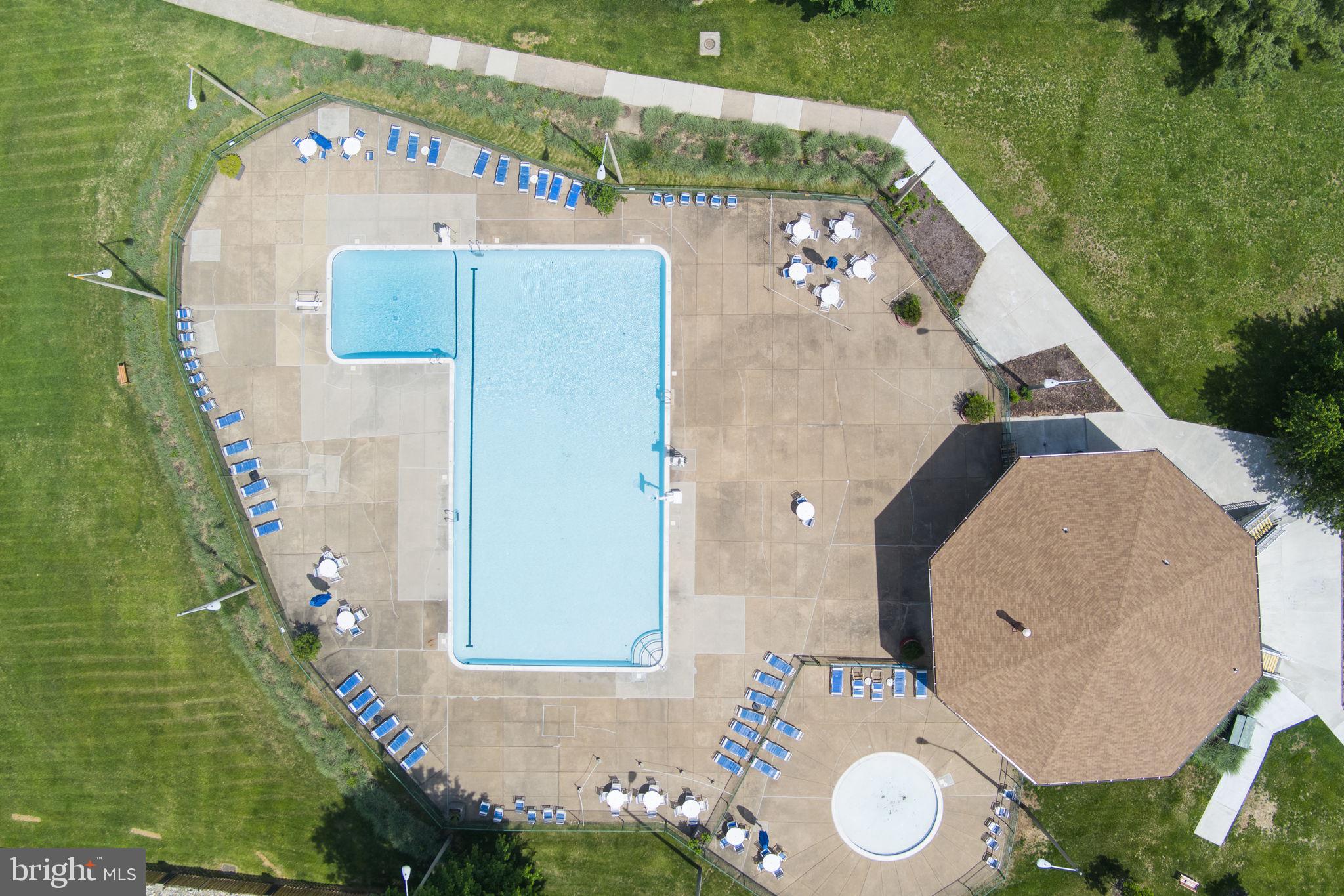 10013 Oakton Terrace Road Oakton, VA 22124 - Photo 50 of 52 Community pool