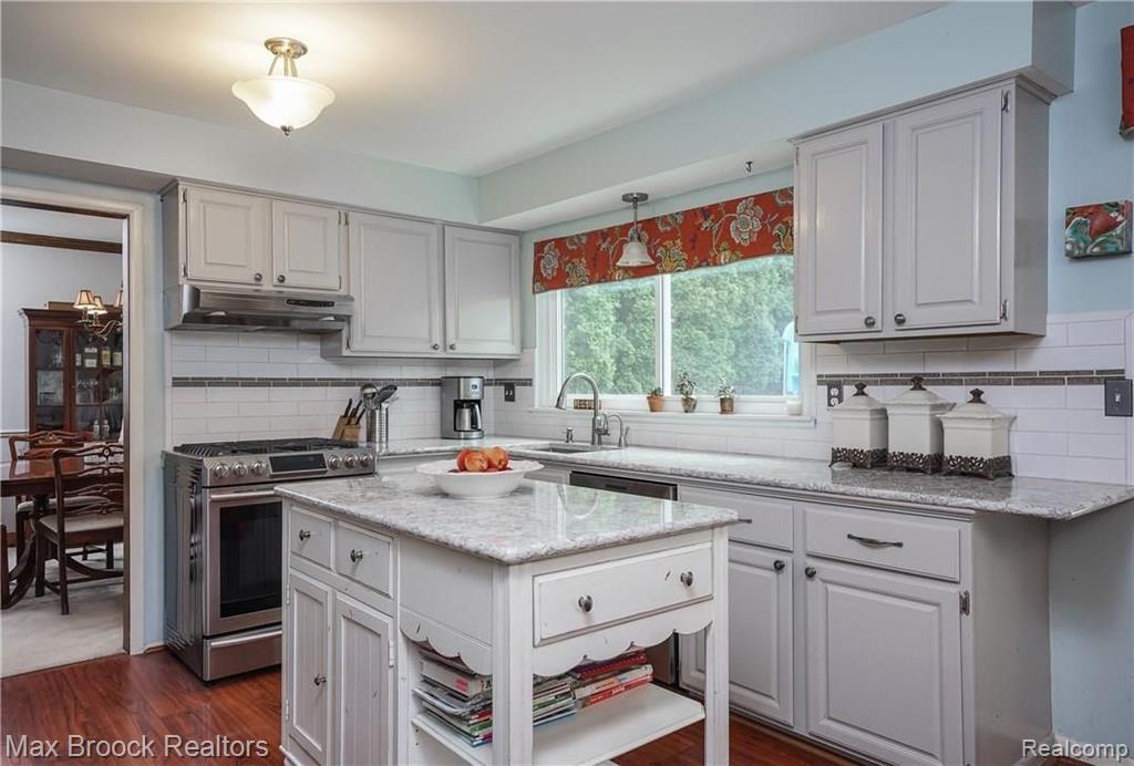 36186 Fredericksburg Road Farmington Hills, MI 48331 - Photo 8 of 38