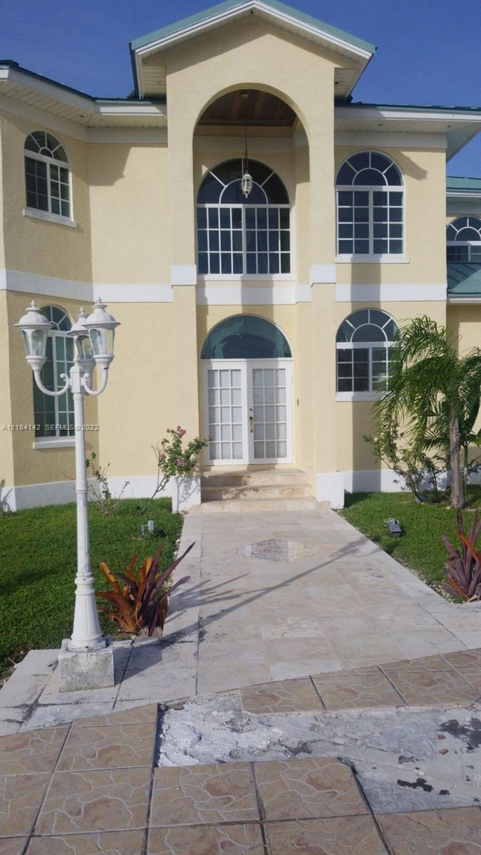 6 Bahama undefined, BA 00000 - Photo 9 of 15 a front view of a building