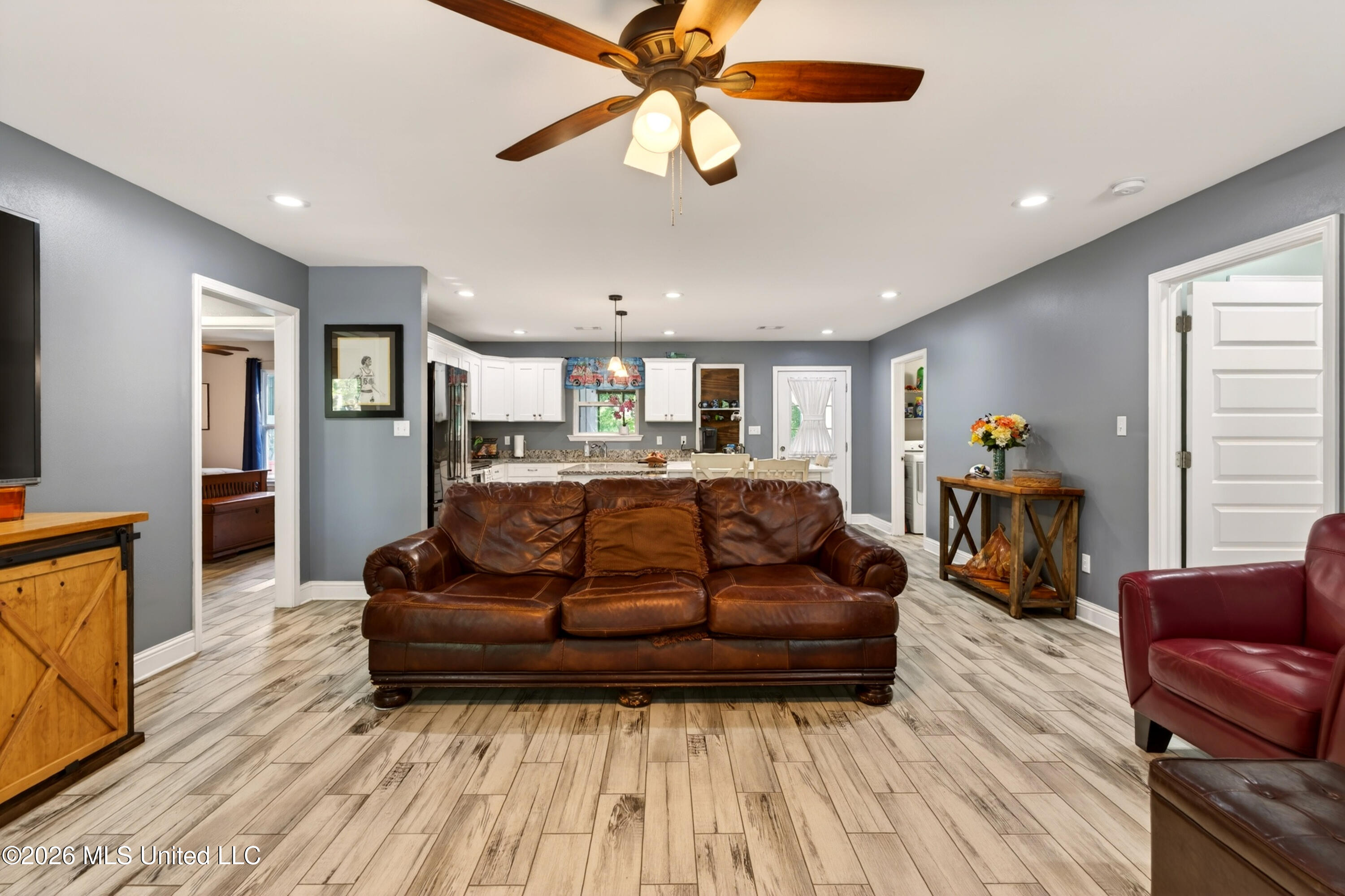 23 Buddy Road Picayune, MS 39466 - Photo 10 of 49 Living room
