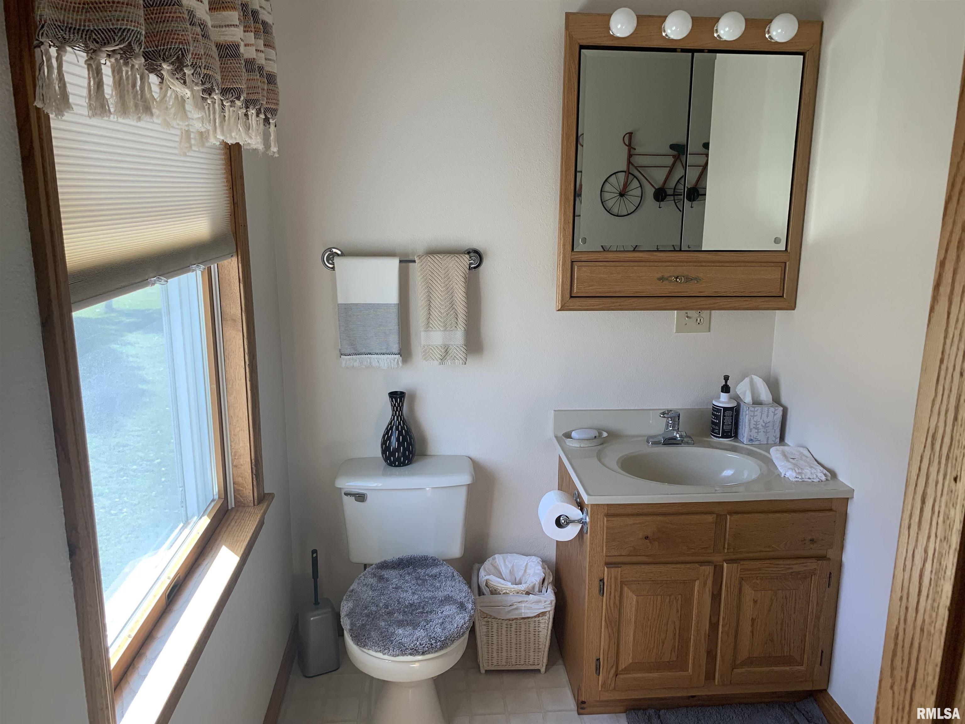 528 Hillbrook Estates Road Galesburg, IL 61401 - Photo 18 of 44