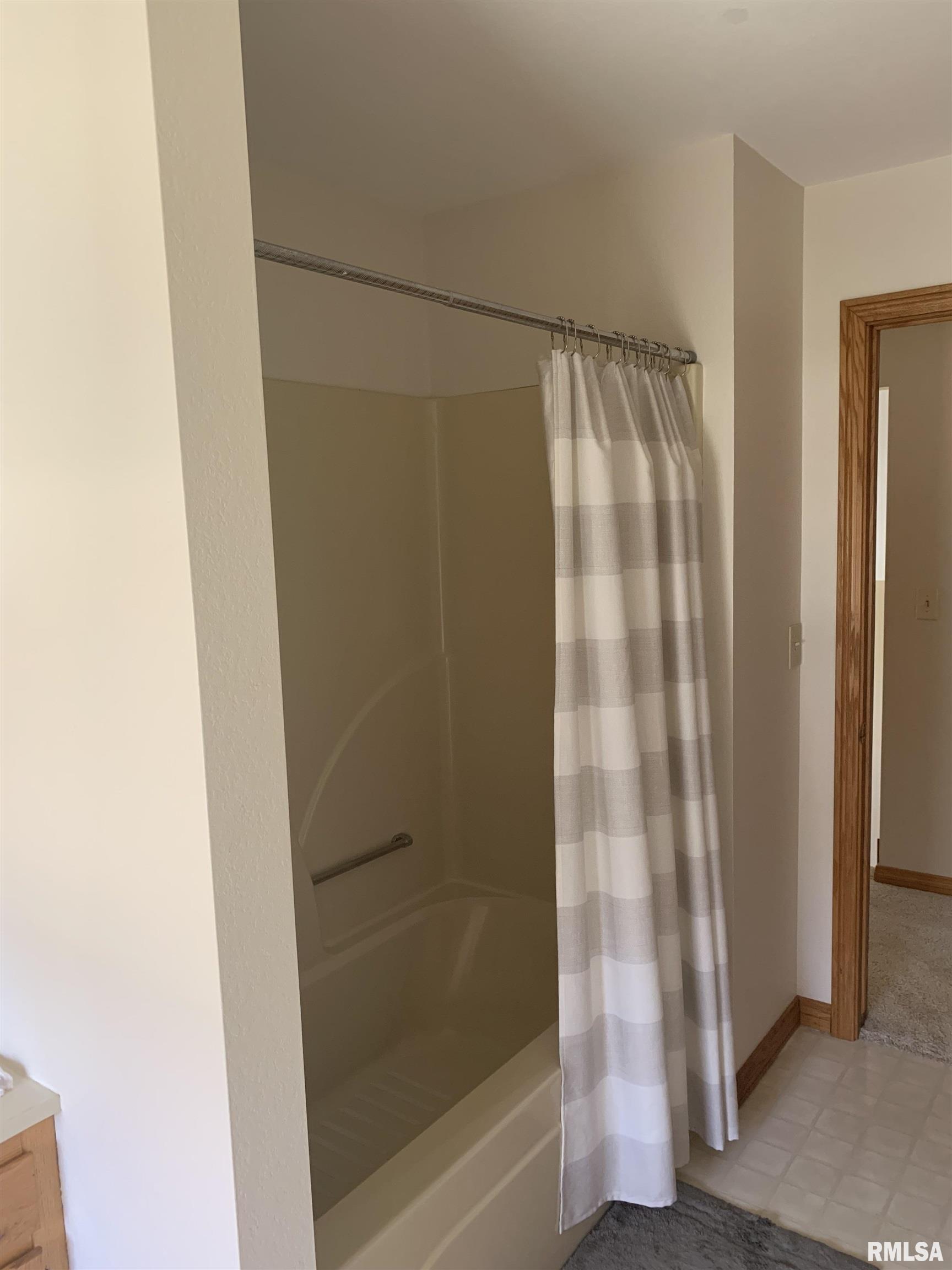 528 Hillbrook Estates Road Galesburg, IL 61401 - Photo 19 of 44