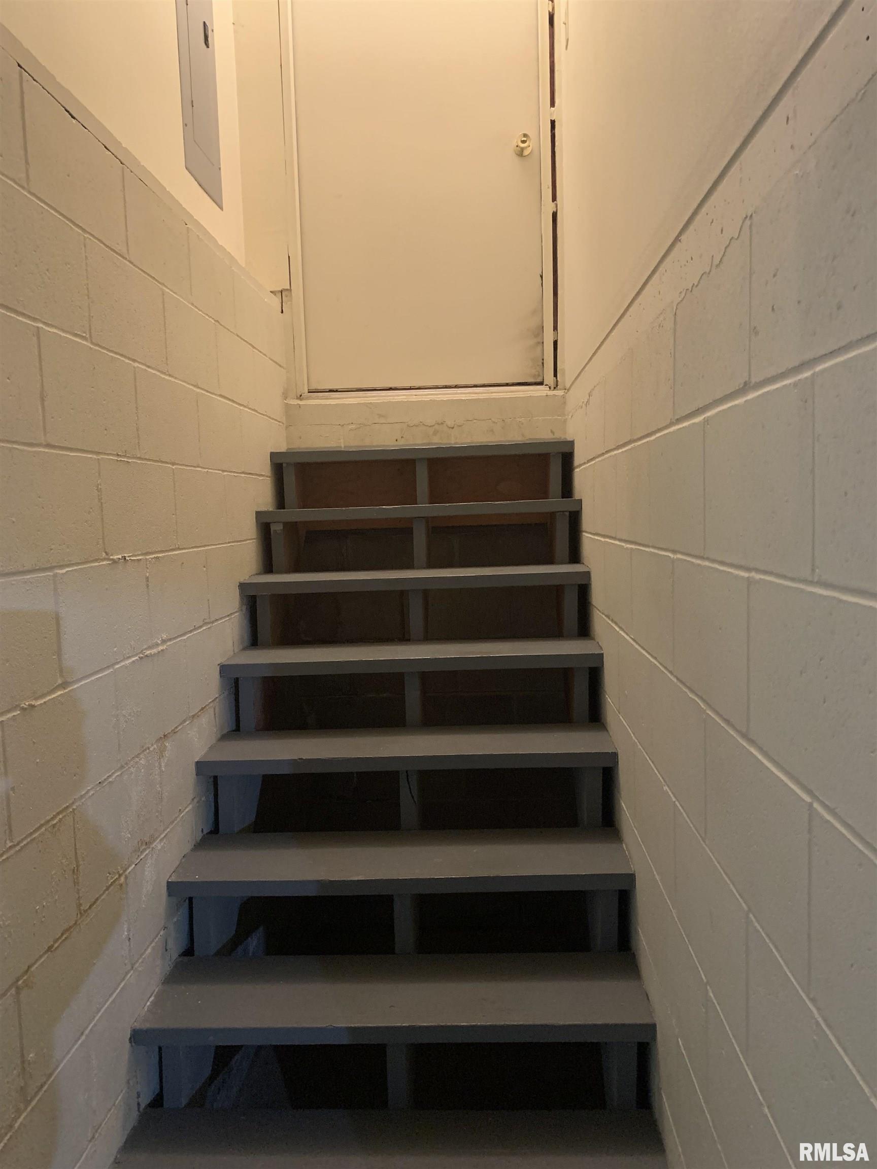 528 Hillbrook Estates Road Galesburg, IL 61401 - Photo 31 of 44