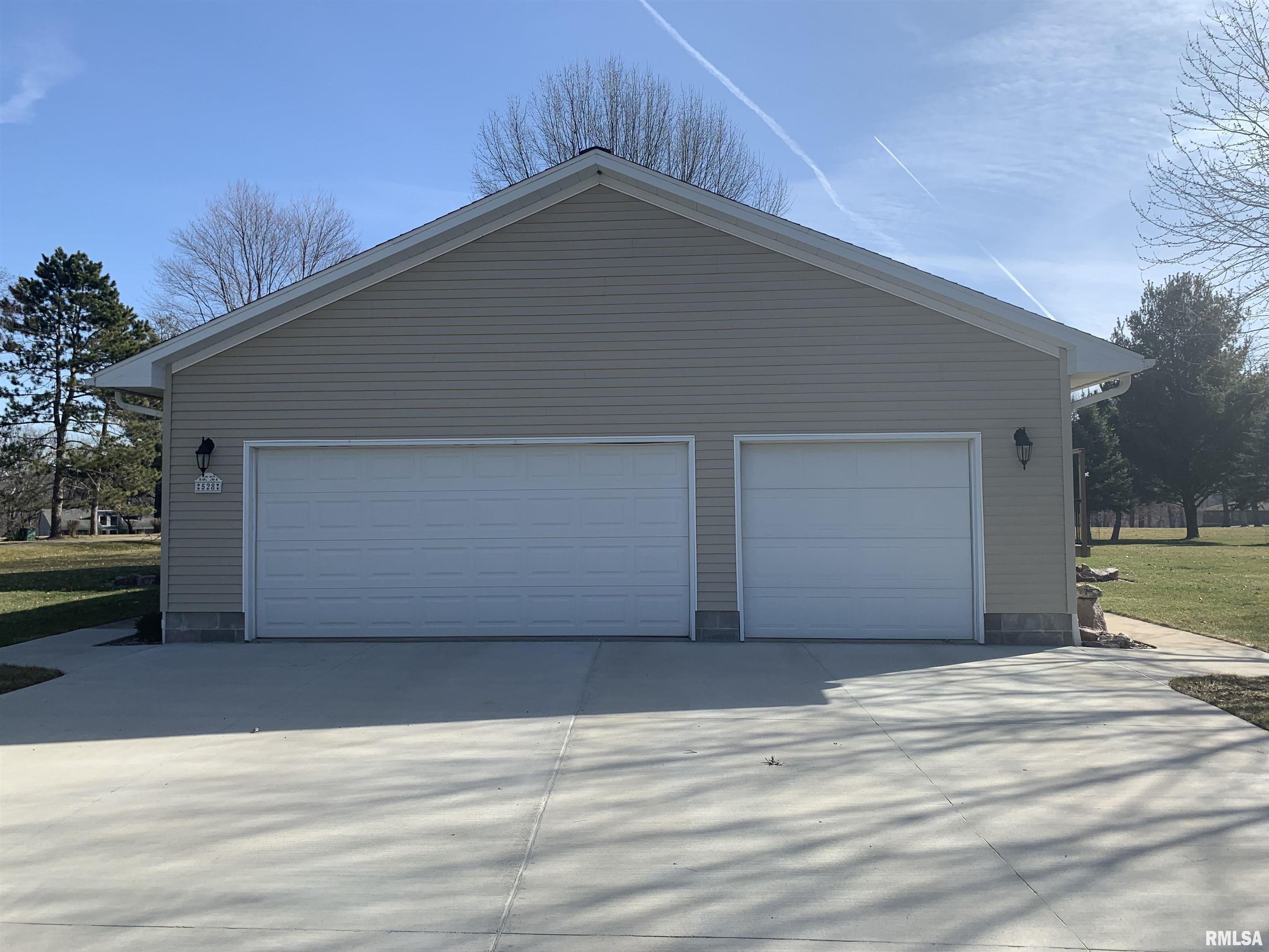 528 Hillbrook Estates Road Galesburg, IL 61401 - Photo 4 of 44