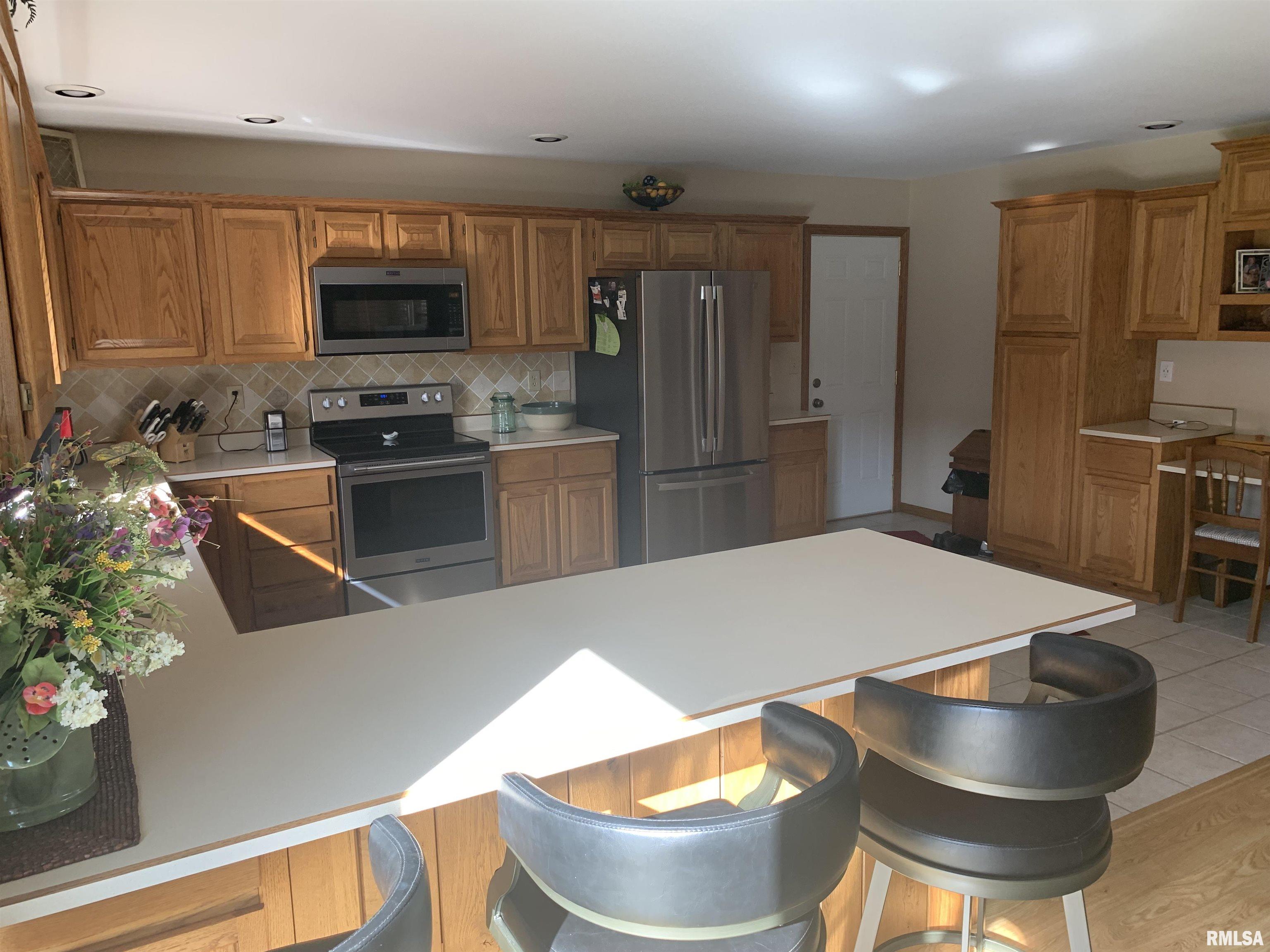 528 Hillbrook Estates Road Galesburg, IL 61401 - Photo 6 of 44