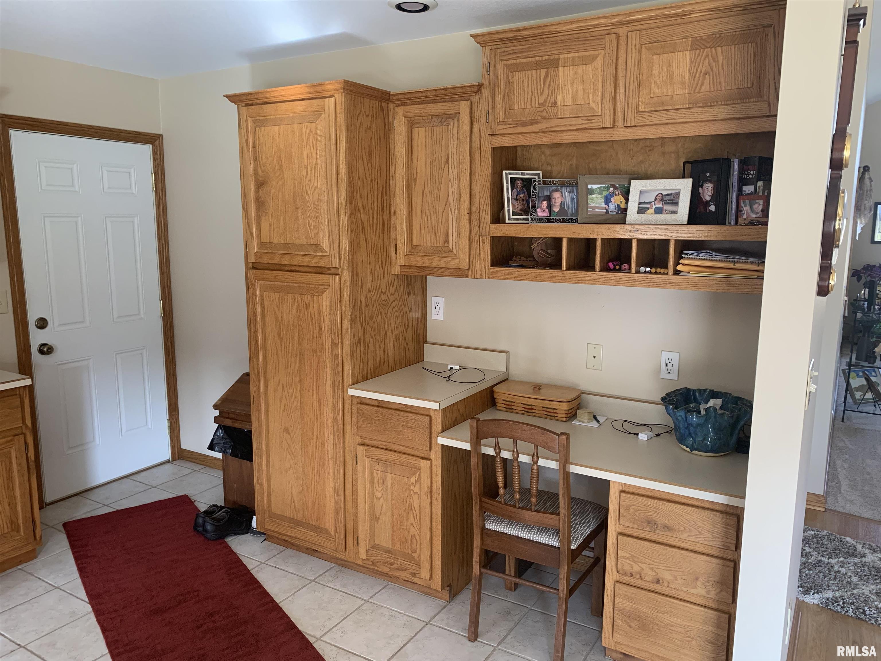 528 Hillbrook Estates Road Galesburg, IL 61401 - Photo 8 of 44