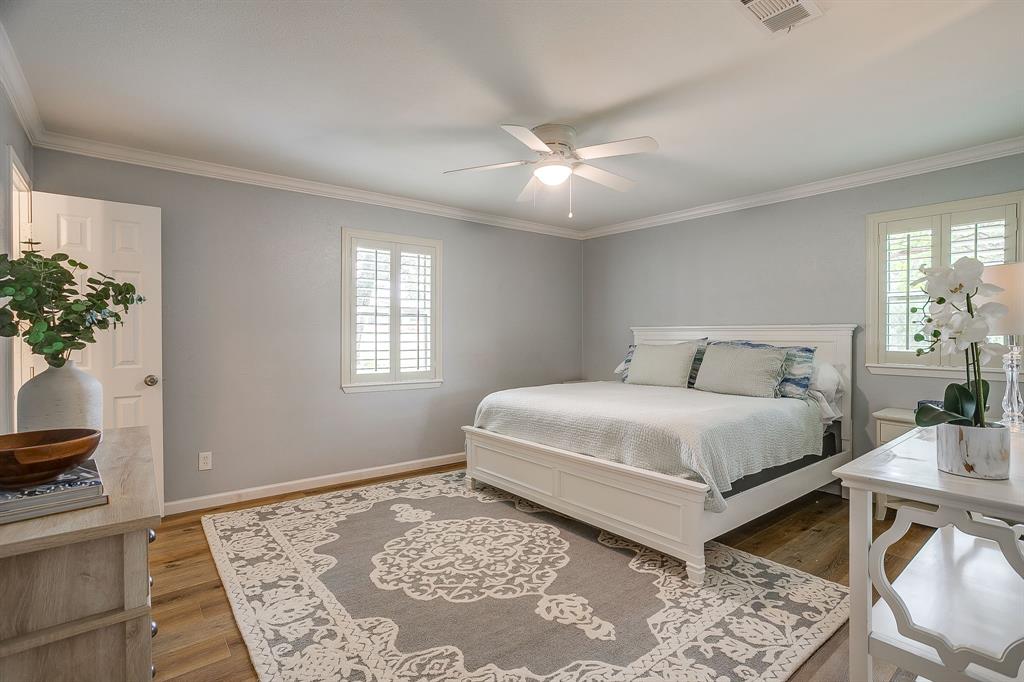 408 Jeri Ridge Road Willow Park, TX 76087 - Photo 20 of 38 Spacious bedroom featuring wood-finish flooring, white plantation shutters, crown molding, and a ceiling fan
