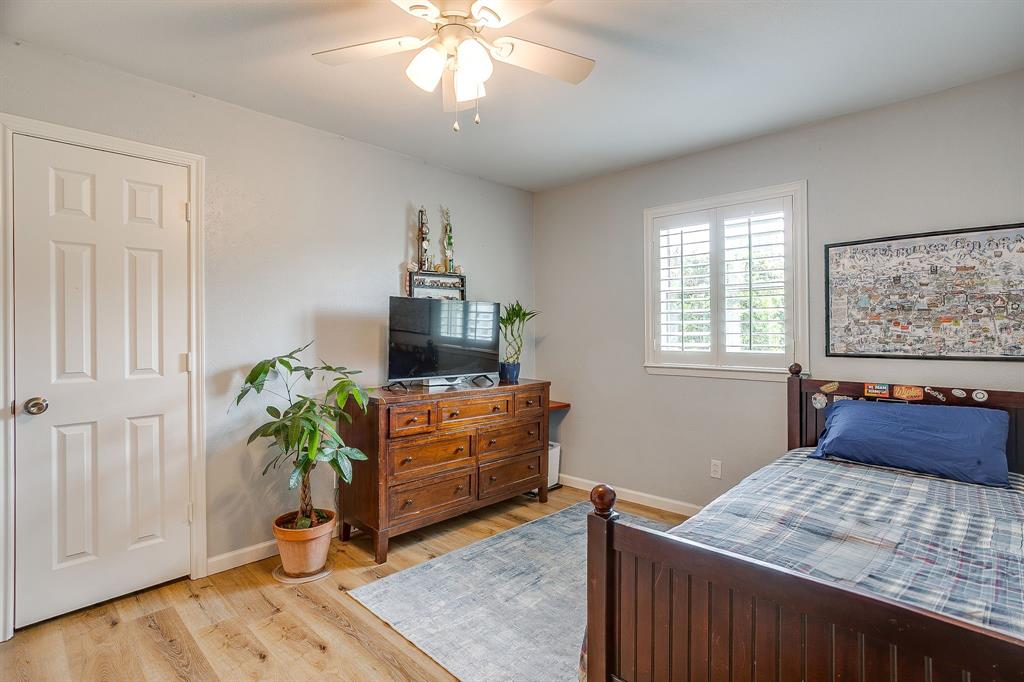 408 Jeri Ridge Road Willow Park, TX 76087 - Photo 28 of 38 Light-toned wood-finish flooring complements the neutral wall color