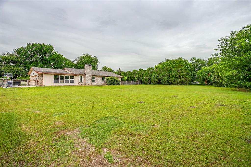 408 Jeri Ridge Road Willow Park, TX 76087 - Photo 34 of 38 Expansive green lawn providing abundant outdoor space