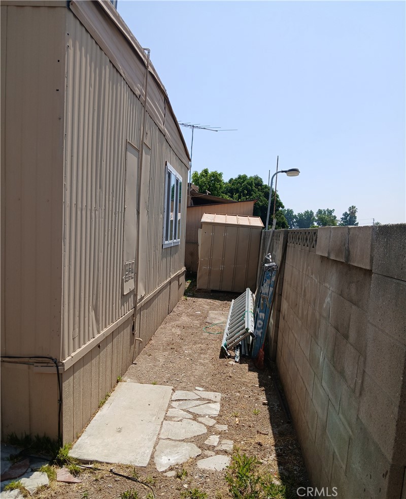 250 Linden Avenue Rialto, CA 92376 - Photo 6 of 31