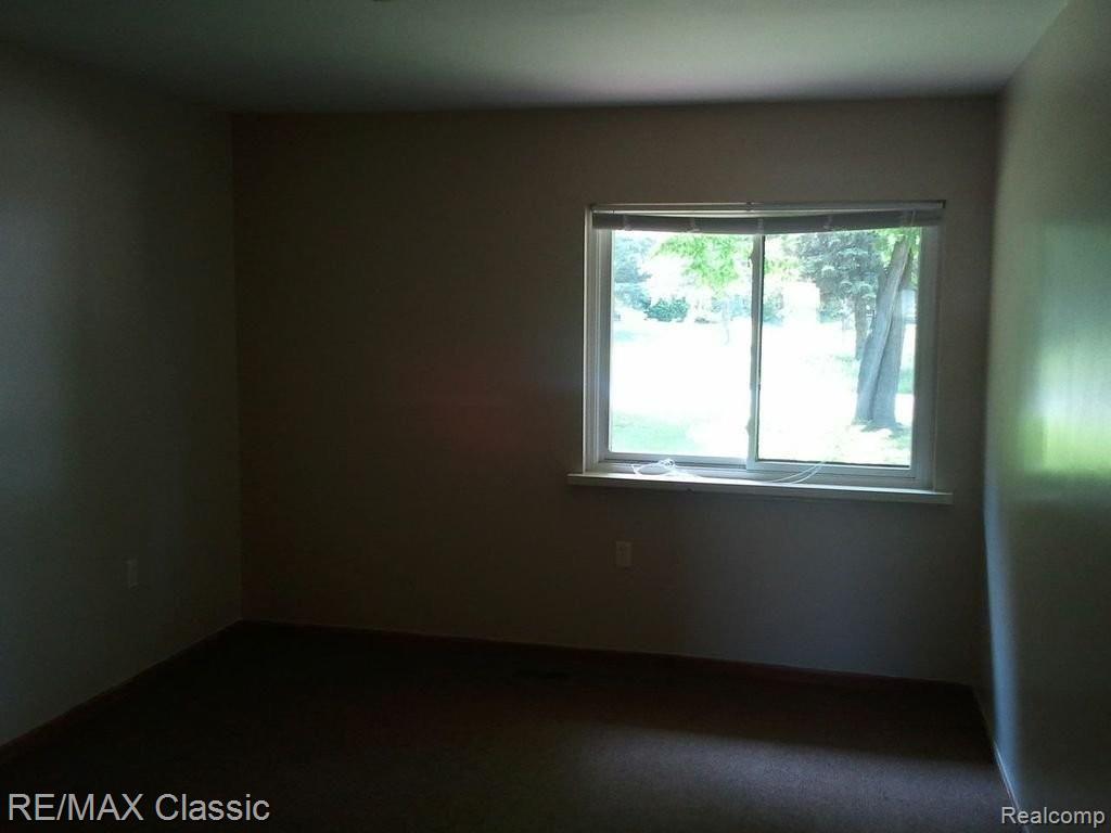 28345 Nieman Road New Boston, MI 48164 - Photo 14 of 19 BEDROOM 2.jpg