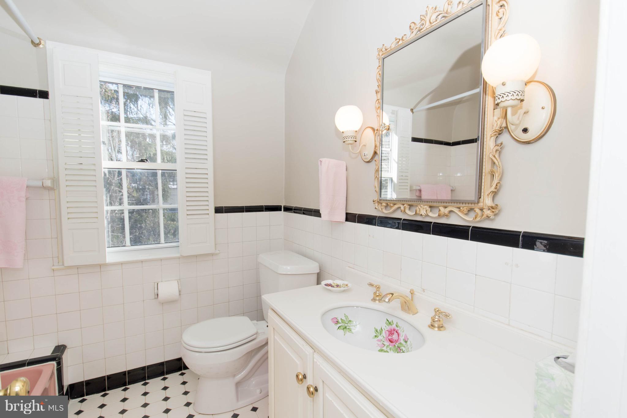 214 Twining Road Oreland, PA 19075 - Photo 9 of 12 Gallery Image 9