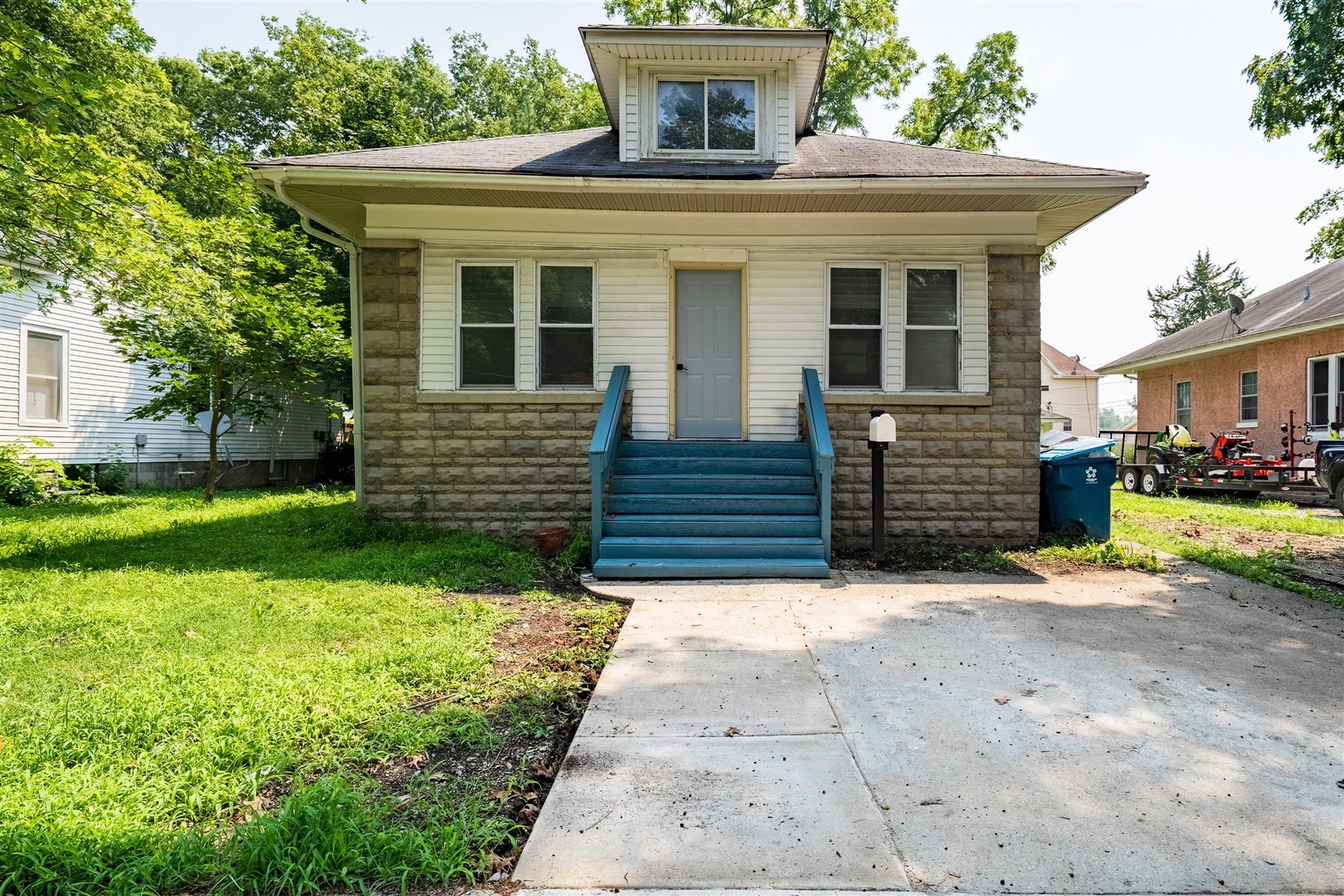 804 North Walnut Street Pontiac, IL 61764 - Photo 1 of 38 a view of a house with a yard