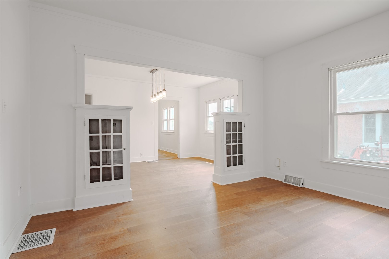 804 North Walnut Street Pontiac, IL 61764 - Photo 2 of 38 an empty room with windows and cabinet